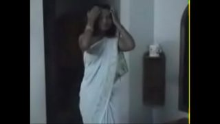 Bengali Bhabi from Kolkata – in Sari Videos