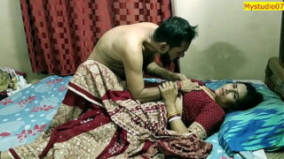 Hot woman sucking her lover dick and balls in Indian sex MMS